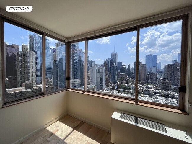 Foto del edificio - 350 W 50th St