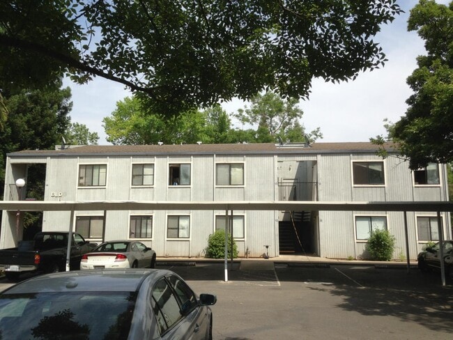 Building Photo - 3040 Bell St