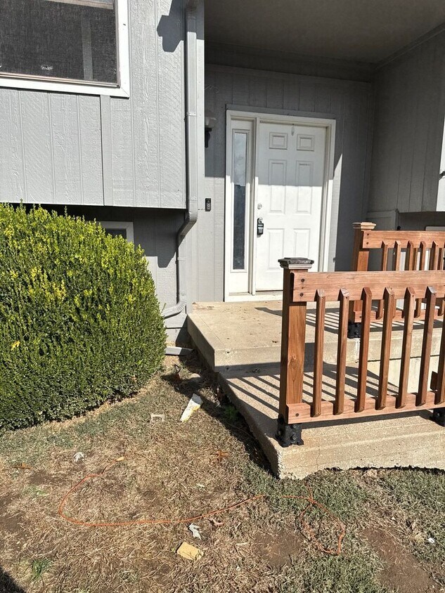 Building Photo - Duplex