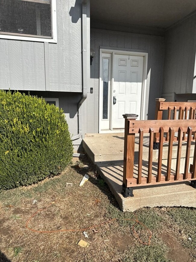 Building Photo - Duplex