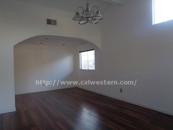 Building Photo - COMPLETLEY REMODELED