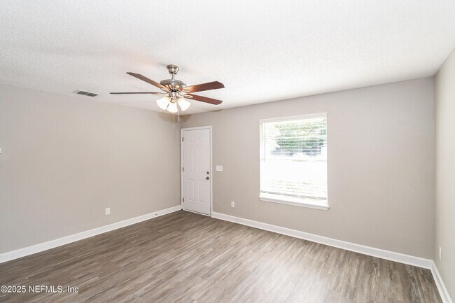 Foto del edificio - 1533 Raven Dr S