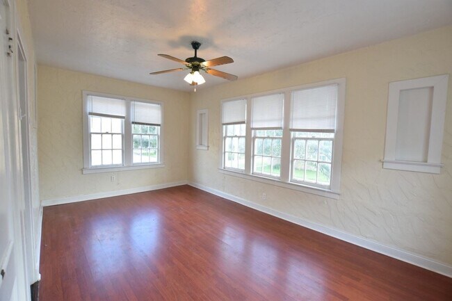 Foto del edificio - 404 E 14th St