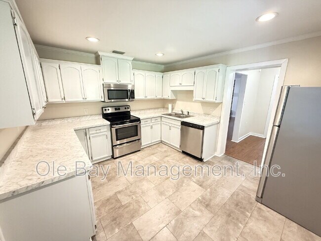 Foto del edificio - 4650 Rosewood Dr