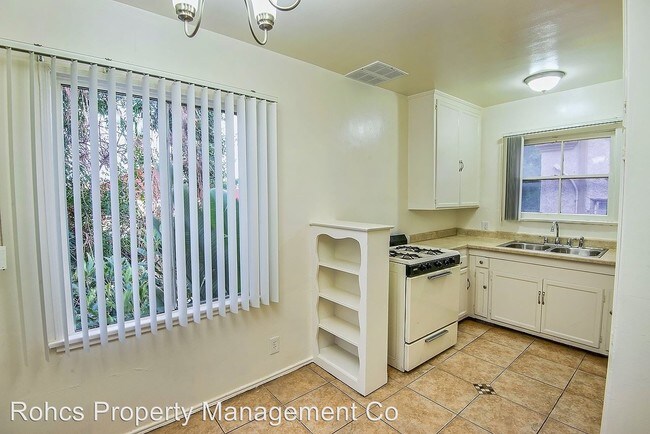 Building Photo - 506 N Normandie Ave