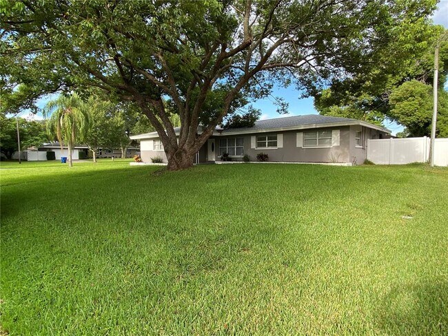 Foto del edificio - 458 Woodland Dr