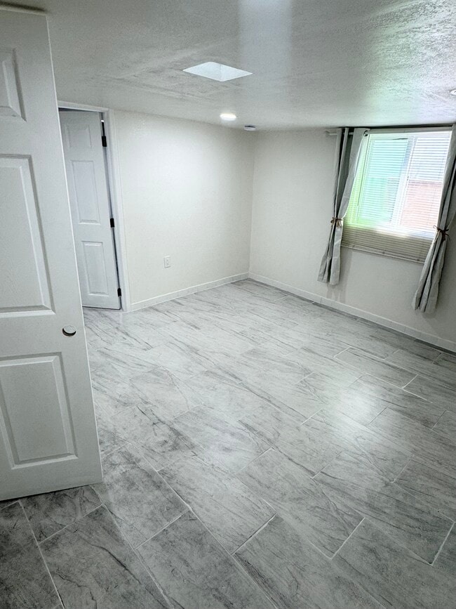 Building Photo - 2624 Live Oak St