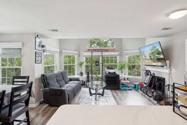 Building Photo - Discover comfort and style in the sought-a...