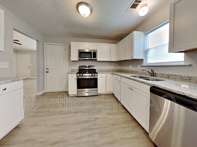 Foto del edificio - 920 Maple Leaf Ridge