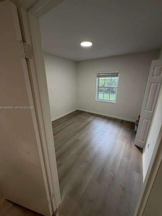 Foto del edificio - 4000 SW 16th Terrace