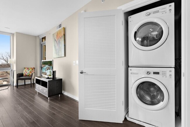 Foto del edificio - 3718 Midtown Dr