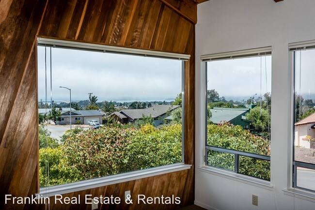 Building Photo - 1245 Green Oaks Dr