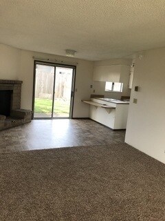 Building Photo - Springfield Duplex