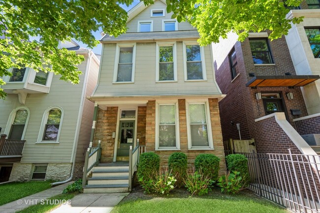 Building Photo - 1837 W Addison St