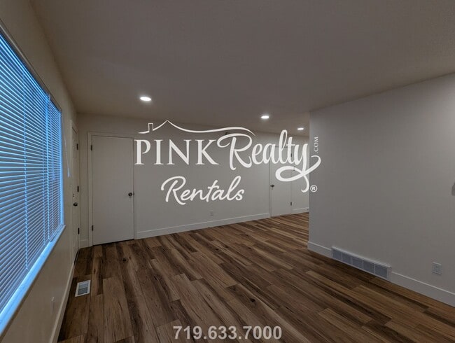 Foto del edificio - Freshly Renovated Duplex