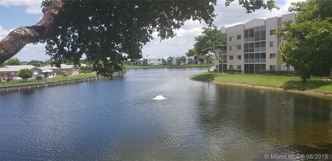 Foto del edificio - 9587 Weldon Cir