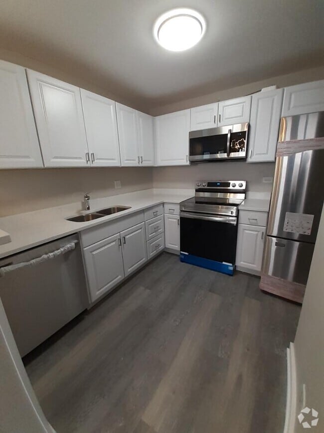 Building Photo - 5100 N Marine Dr