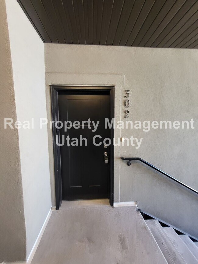 Building Photo - Small Pet Friendly Lehi Condo