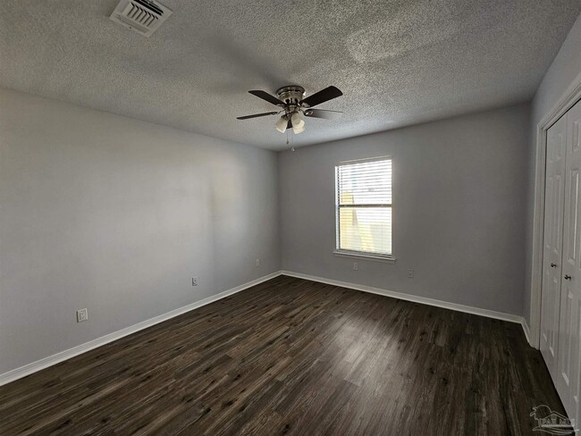 Foto del edificio - 1275 College Pkwy