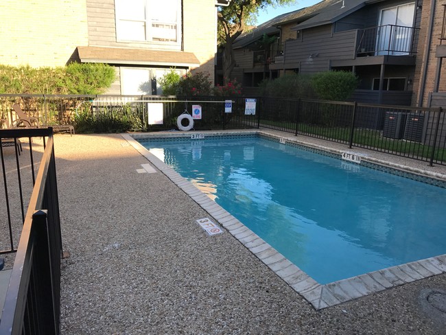 POOL - Ventura Apartments