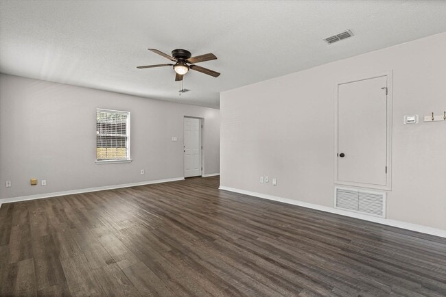 Building Photo - Adorable Cottage in Pinehurst