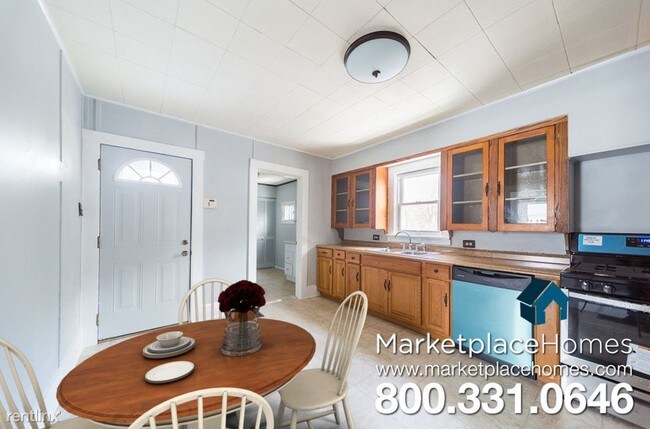 Building Photo - 3 br, 1 bath House - 109 Station St