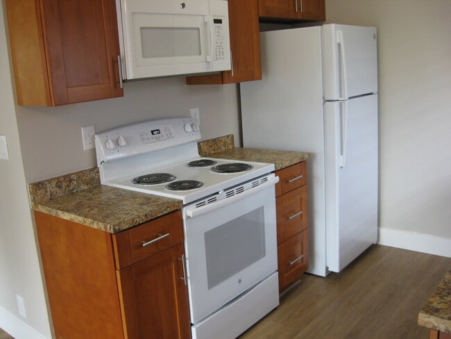 Building Photo - Four Twenty Union Apartments