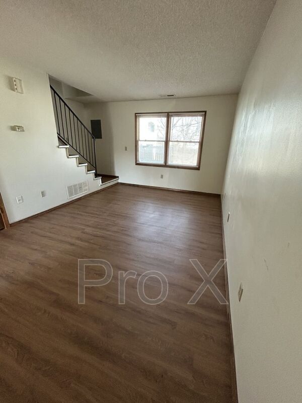 Building Photo - 207 E Carlton St