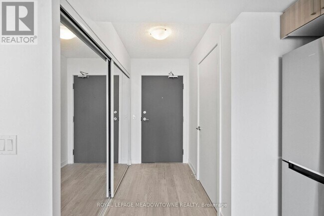 Photo du bâtiment - 1010 Sandy Beach Rd