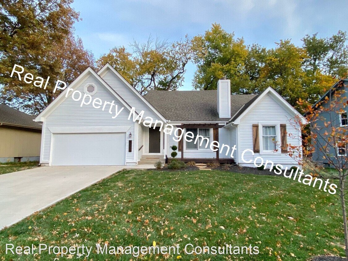 4 br, 3.5 bath House 15213 Horton St House Rental in Overland Park
