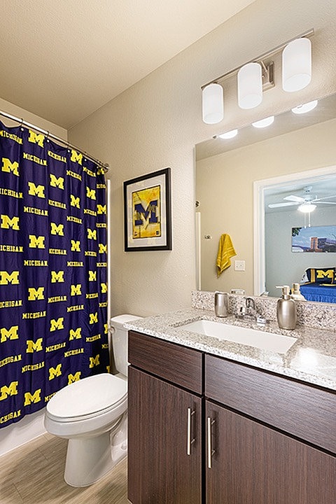 525147 - University Trails