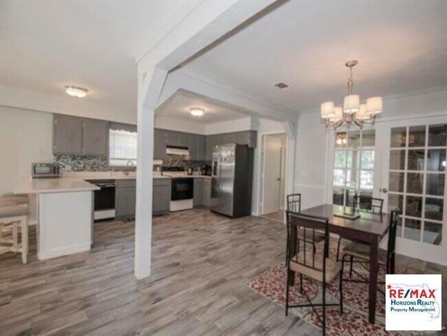 Foto del edificio - Incredible property with solar panels!