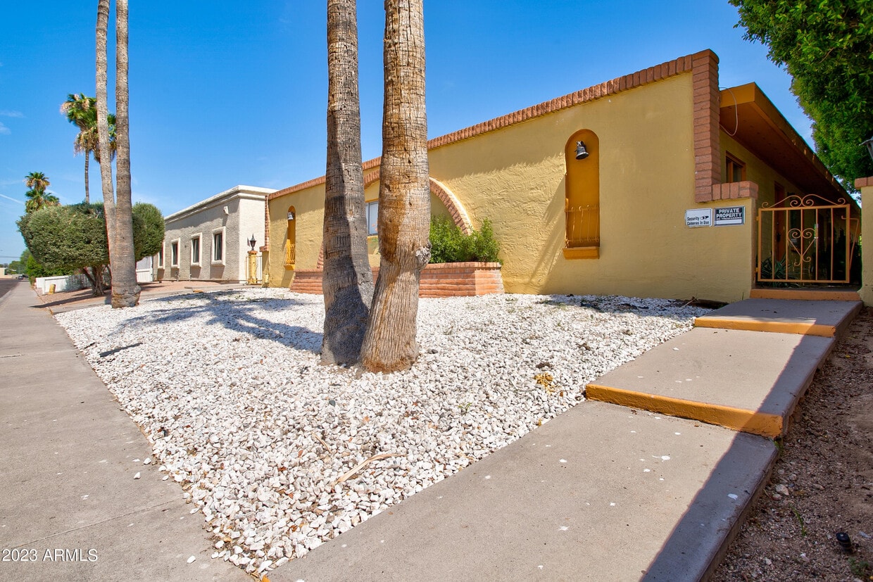 Primary Photo - 7850 E Glenrosa Ave