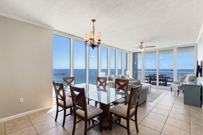 Foto del edificio - 527 E Beach Blvd