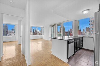 Building Photo - 404 E 79th St