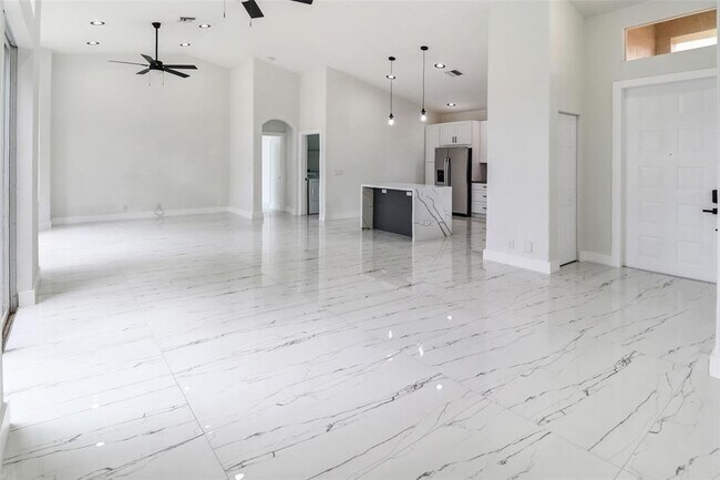 Foto del edificio - 5824 NW 120th Ave