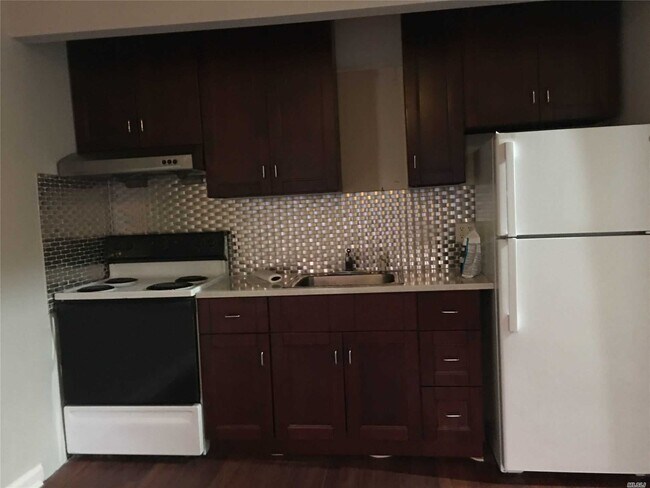 Building Photo - 698 Fresh Meadow Ln