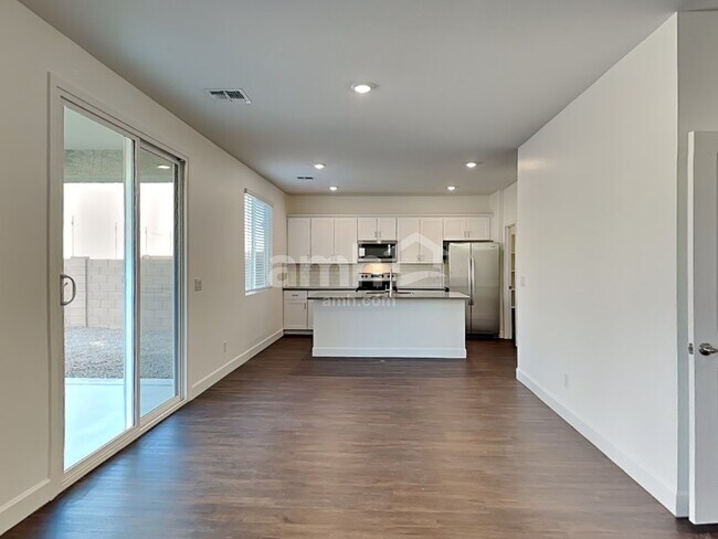 Building Photo - 9766 N Camino Benicardo