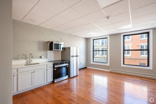 Studio - Kitchen/Dining - 400SF - 8 Bank St