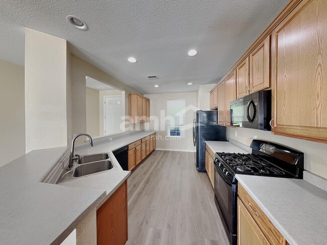 Building Photo - 5568 Joplin St