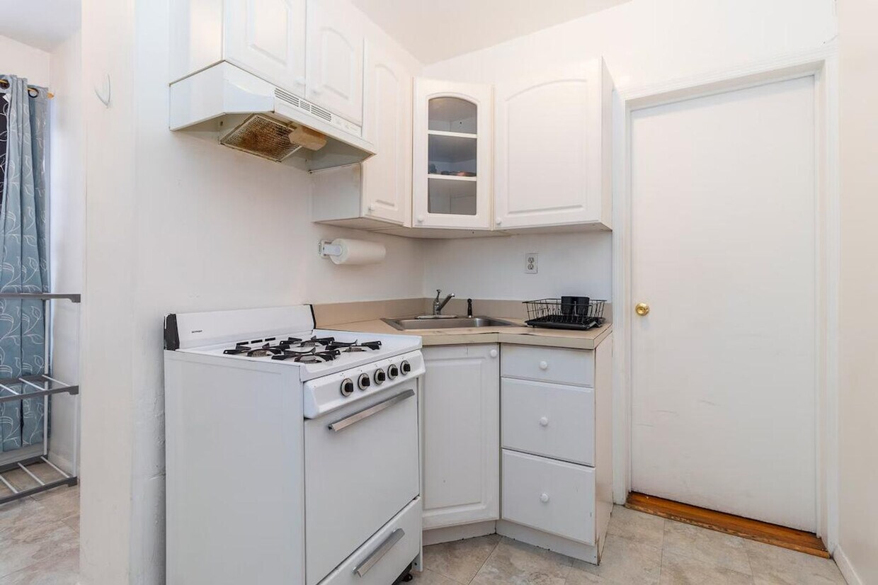 Foto principal - 248 E 91st St