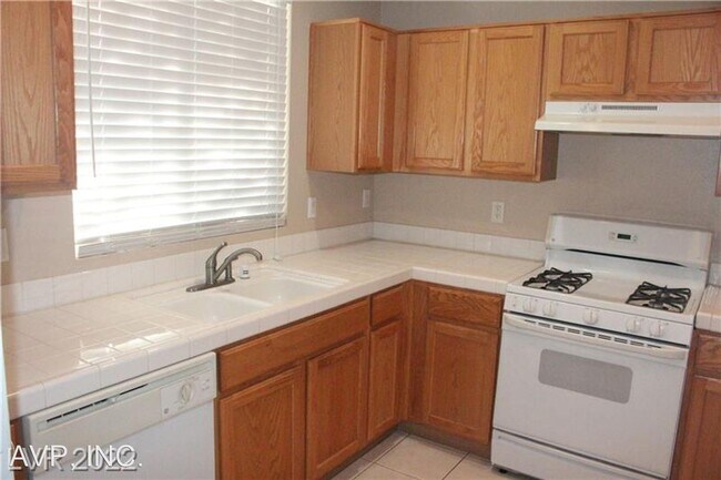 Building Photo - 2 br, 2 bath House - 2530 Stonequist Ave