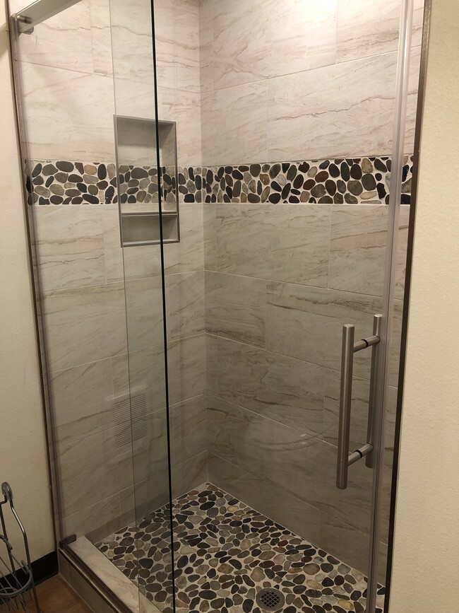 Walk in shower - 1612 S Cochran St