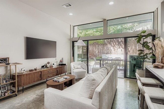 Foto del edificio - 3524 Charlotte Rose Drive