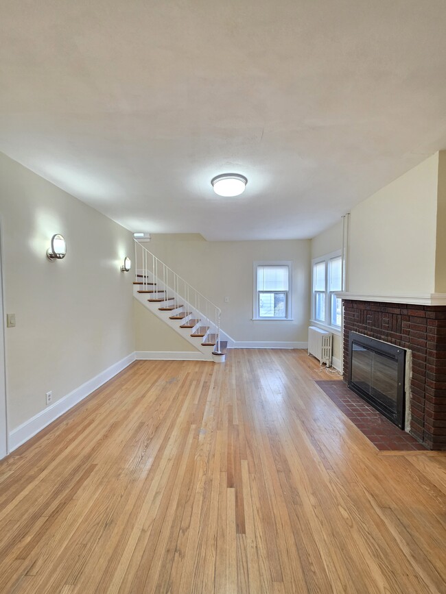 Foto del edificio - 1906 Burdett Ave