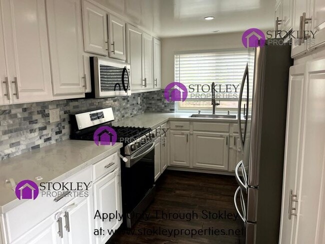 Building Photo - 2250 Gladwin Dr