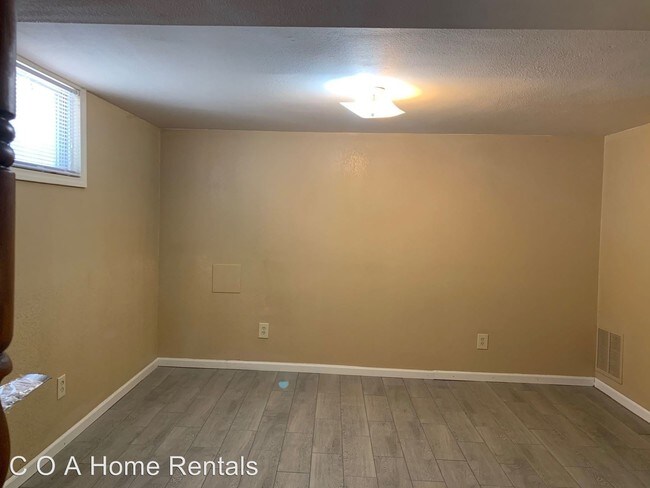 Foto del edificio - 3234 E Oakland Ave