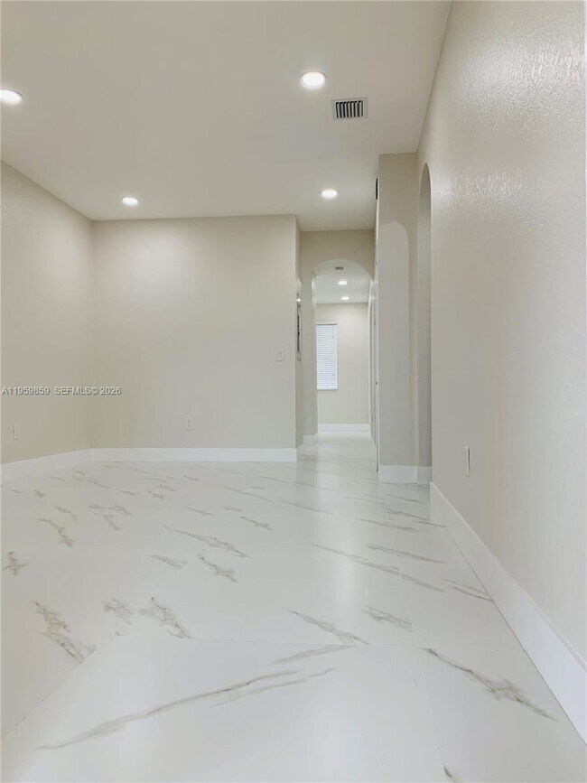 Foto del edificio - 7050 NW 177th St