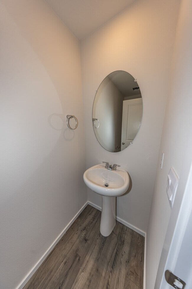 Foto del edificio - Brand New! - 3 Bedroom Townhome in Brush P...