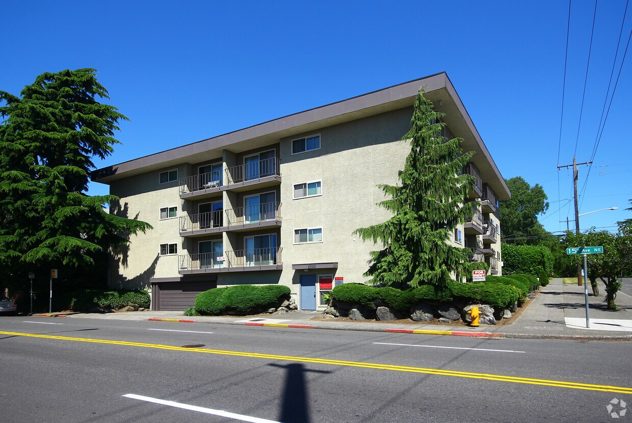 Foto principal - 5200 15th Ave NE